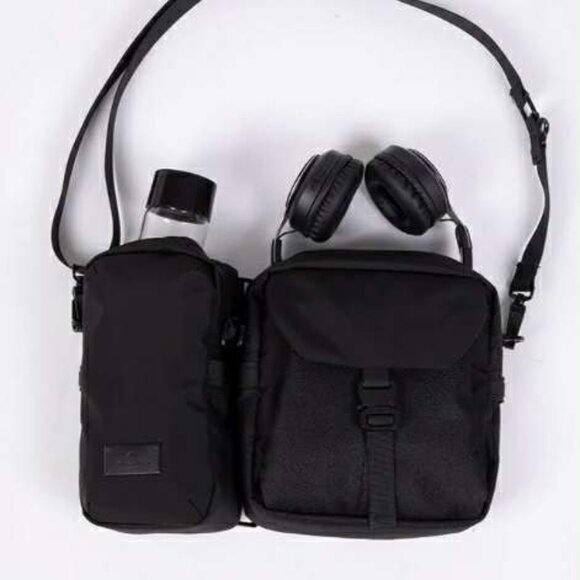 DOUGHTNUT 2-in-1 Split Back Crossbody Bag NWT - Picture 2 of 12